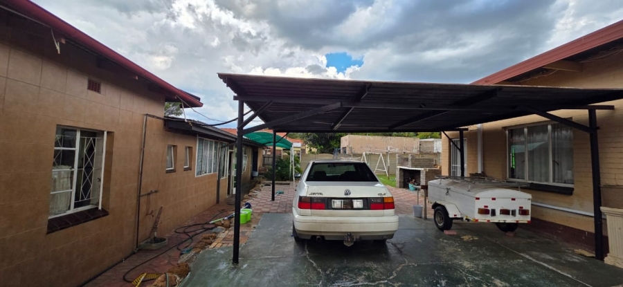 5 Bedroom Property for Sale in Elandia North West